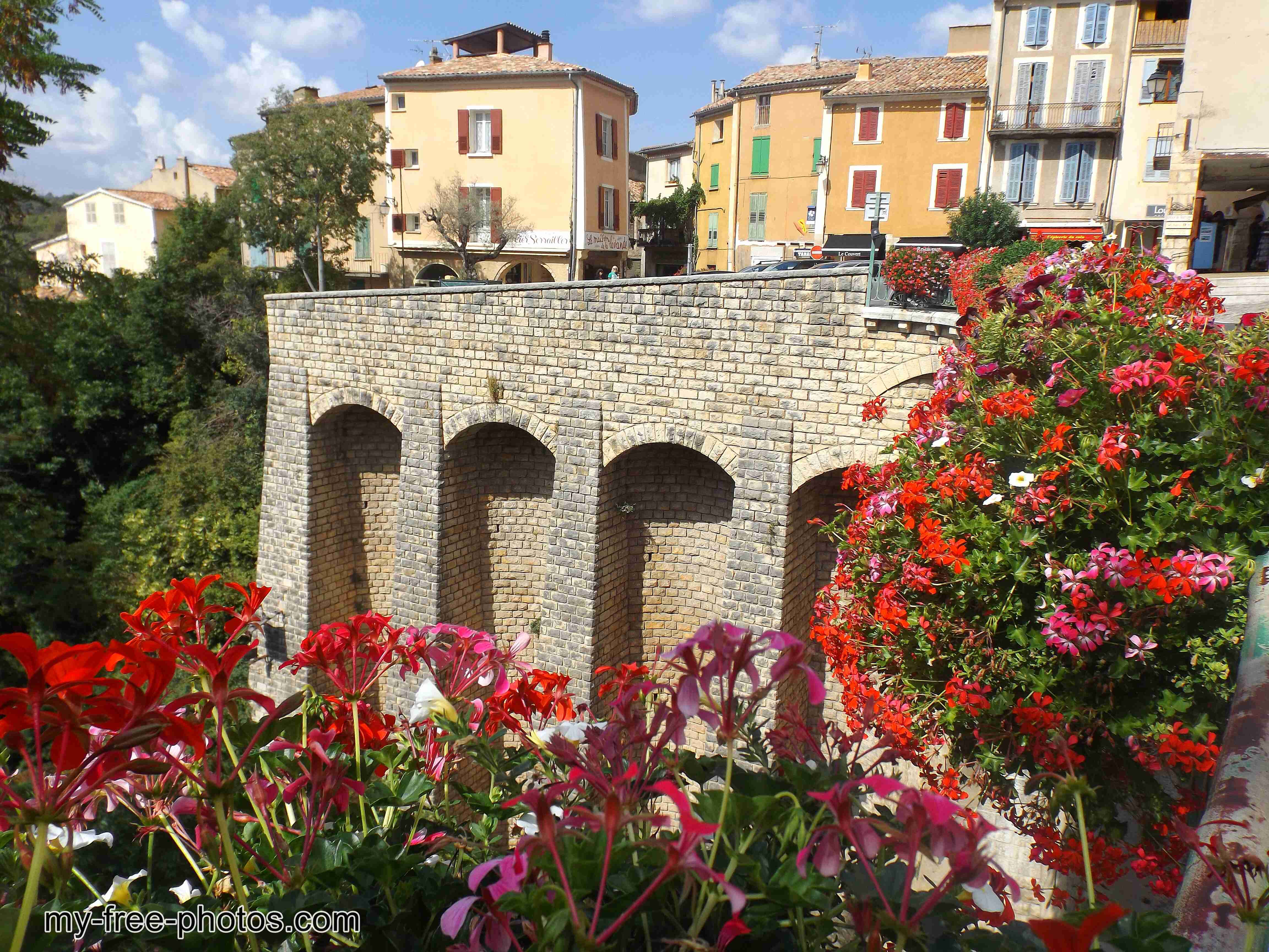 bridge,Moustiers-Sainte-Marie